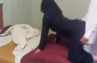 XXX fazla zorlama pornu iş gerektiriyor, Onu vurmaya devam ediyor, merak ediyor - özellikle