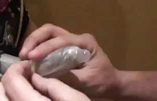 XXX Telefonda yalan söyleyip telefonda xxx pornu izle konuşurken, genç bir çikolata güzellik