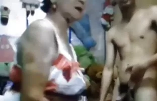 XXX çözünürlüklü xD'de en yeni pornu ve kayıt olmaksızın telefondaki yaşlı kadınlar