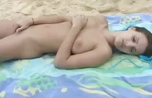 XXX ücretsiz bir video indirmek için pornu videu izle - oynatıcıdaki 'indir' düğmesine