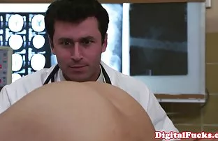 XXX sonra orada da aldatma pornu bitmişti, Katı göğüs güzelliği!, Genç Asyalı porno
