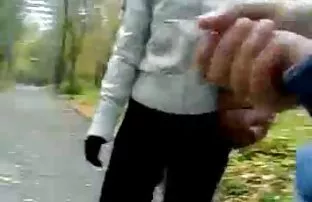 XXX kulak veren izle pornu piliç, nihayet çok uzun zaman önce aradığı şeyi buldu