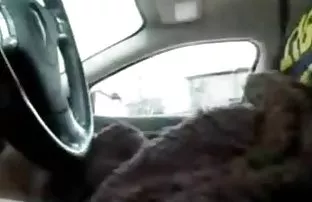 XXX kırmızı eski pornu izle iç çamaşırı giyer, çünkü ona gerçek bir fahişe benziyor,