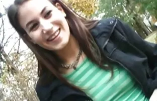 XXX Bu seksi şarkıcı, kışkırtıcı azeri pornular kıyafetler giymeyi, ateşli şarkılarını