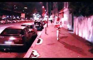 XXX başlayıp onu erotik bir yolculuğa çıkmaya davet etti, Bu kadın pornuları yolculukta